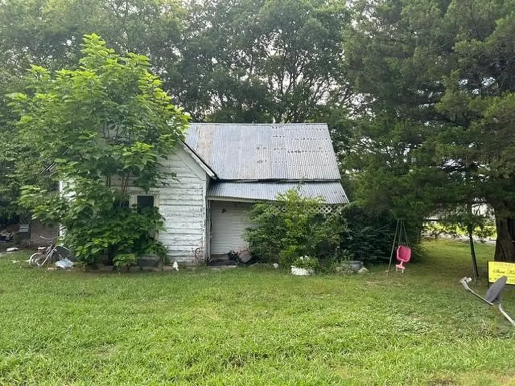 705 N Gardner Street Whitewright TX 75491