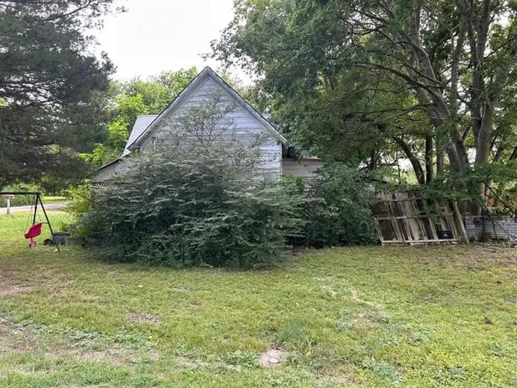 705 N Gardner Street Whitewright TX 75491