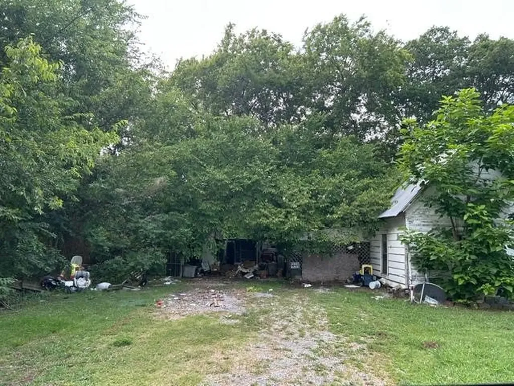 705 N Gardner Street Whitewright TX 75491