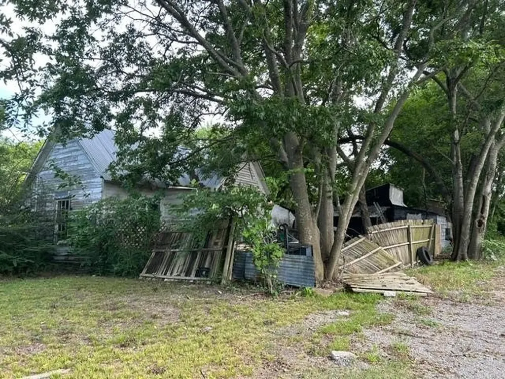 705 N Gardner Street Whitewright TX 75491
