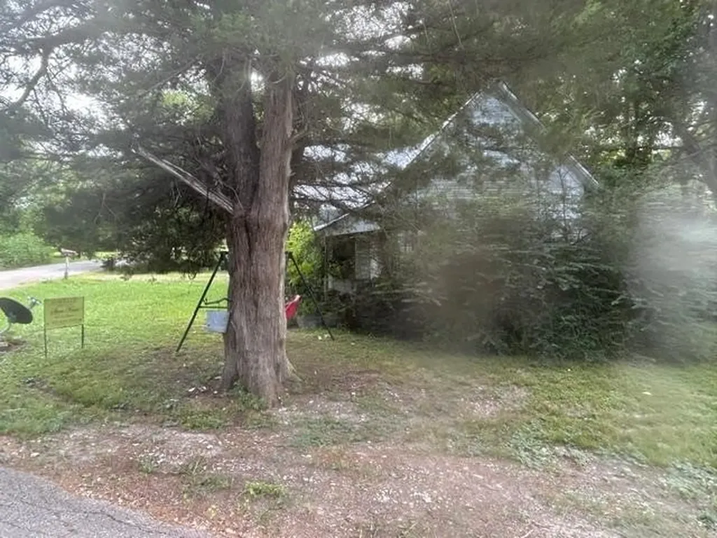 705 N Gardner Street Whitewright TX 75491