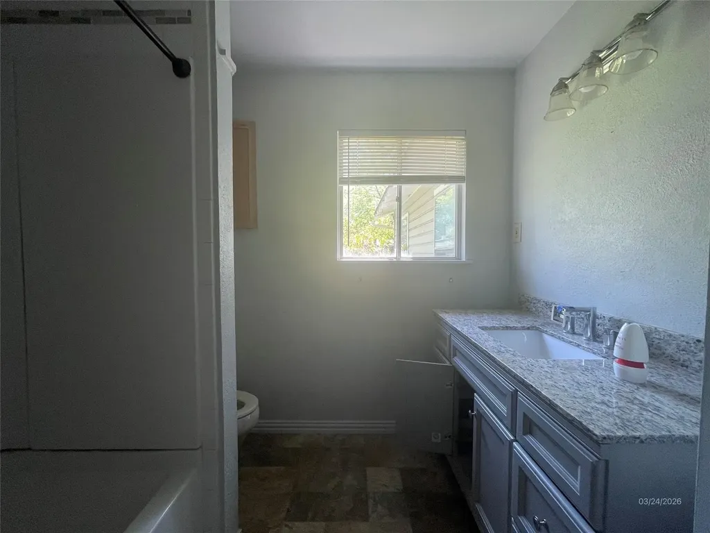 1100 Poe Street Azle TX 76020