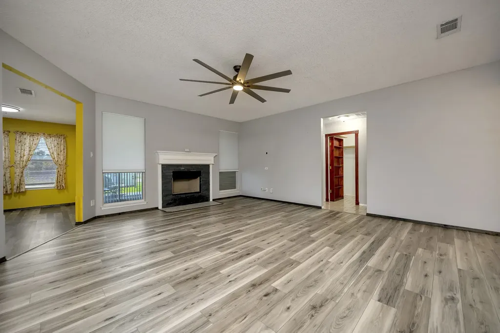 509 Birch Street Crowley TX 76036