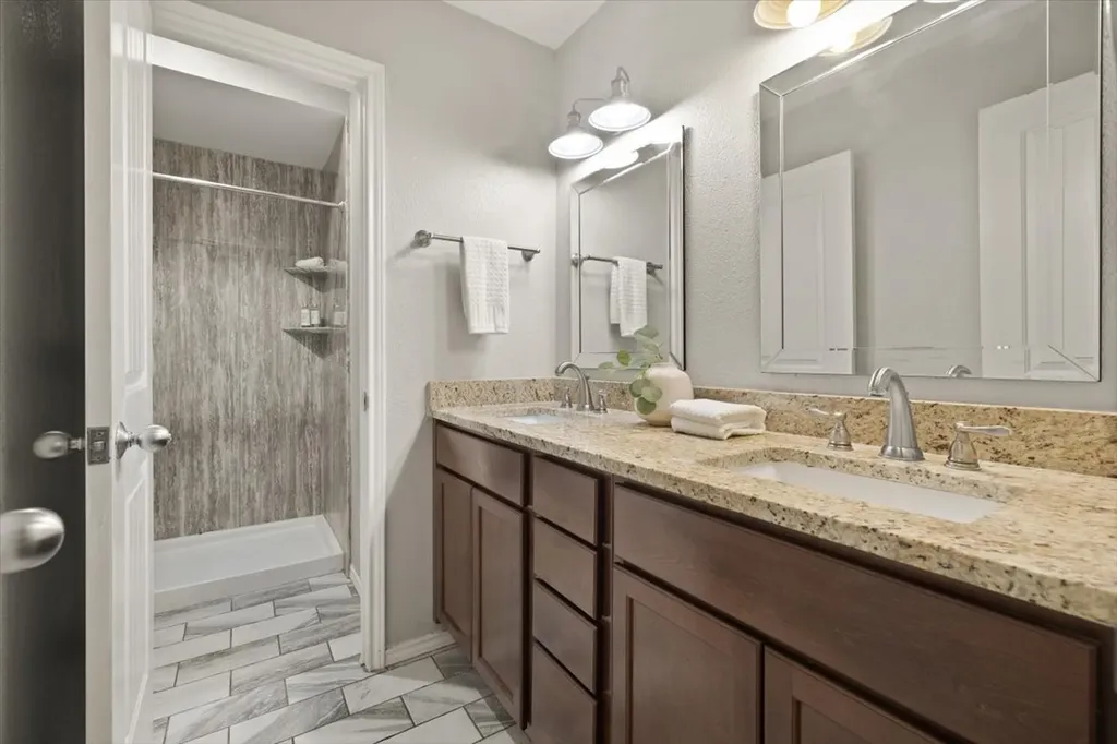 107 Buffalo Creek Circle Waxahachie TX 75165