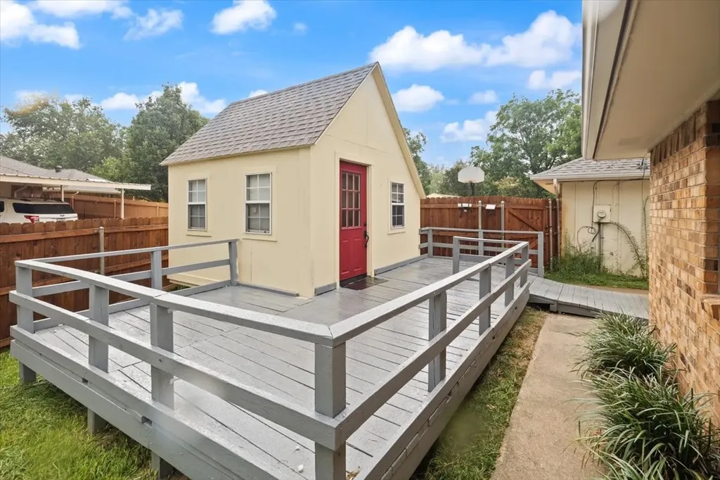 107 Buffalo Creek Circle Waxahachie TX 75165