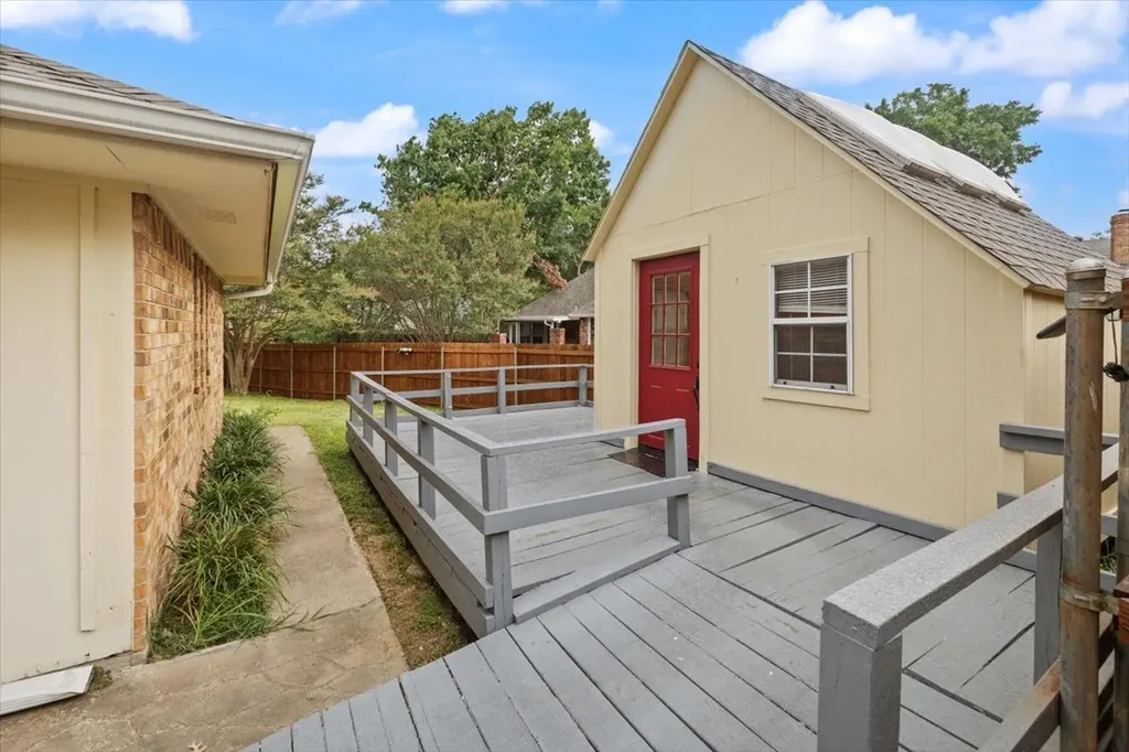 107 Buffalo Creek Circle Waxahachie TX 75165