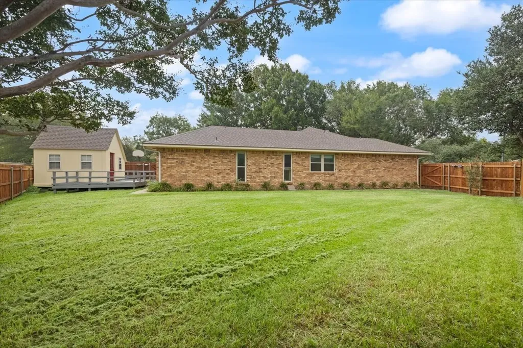 107 Buffalo Creek Circle Waxahachie TX 75165