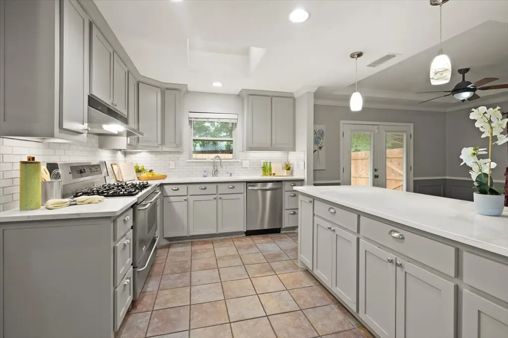 107 Buffalo Creek Circle Waxahachie TX 75165