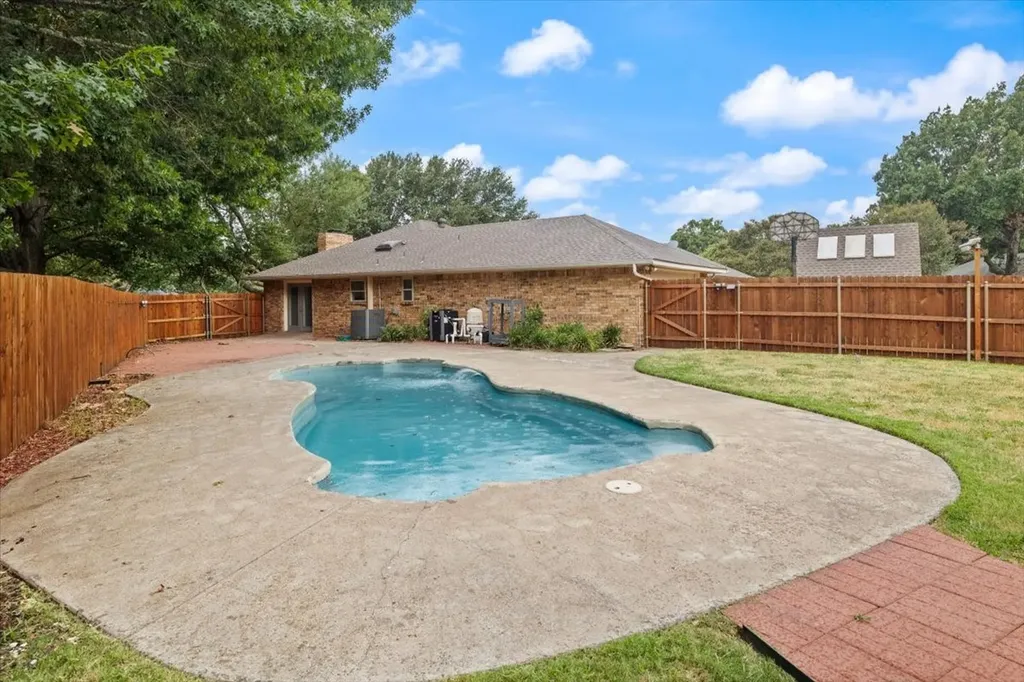 107 Buffalo Creek Circle Waxahachie TX 75165