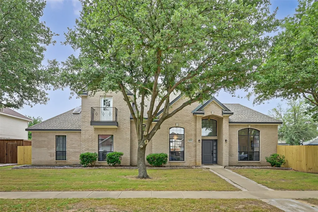 2735 Water Oak Drive Grand Prairie TX 75052