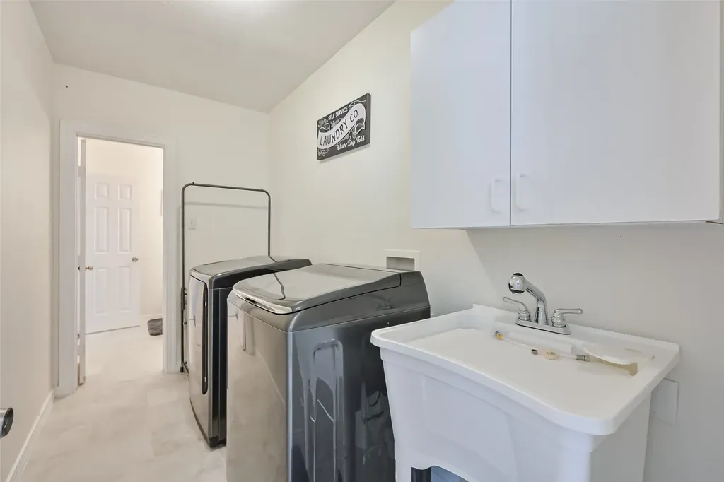 2735 Water Oak Drive Grand Prairie TX 75052