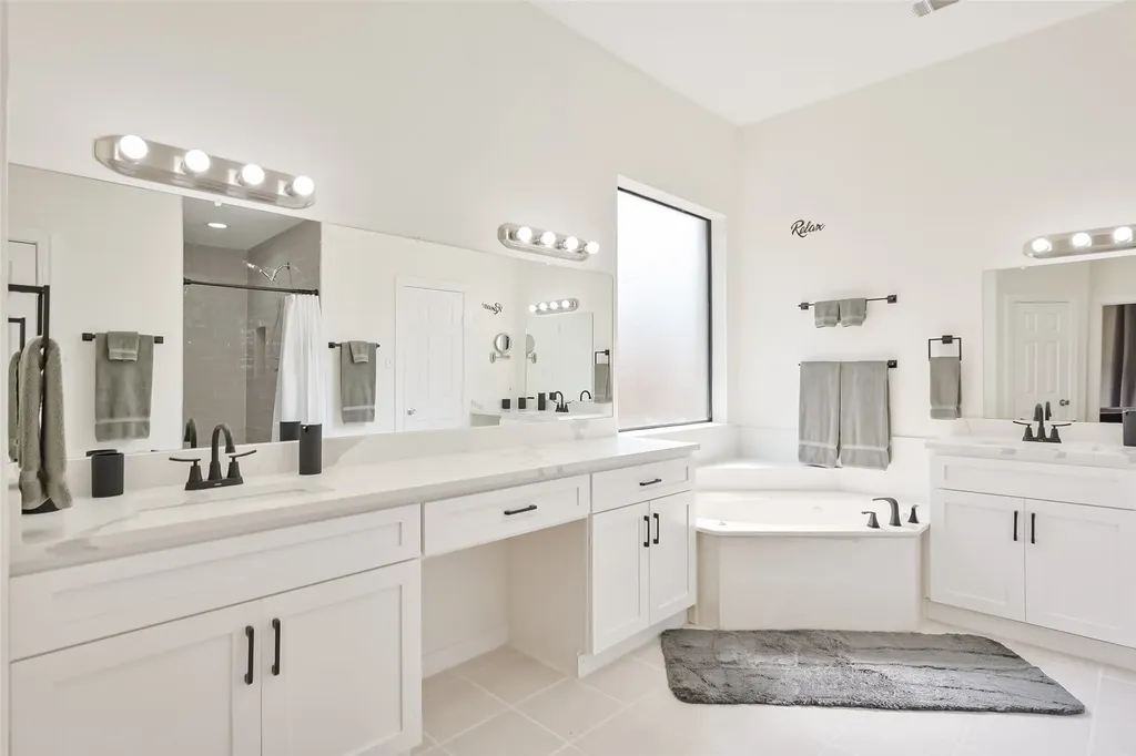 2735 Water Oak Drive Grand Prairie TX 75052