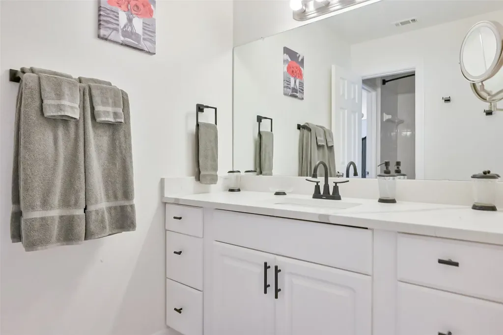 2735 Water Oak Drive Grand Prairie TX 75052