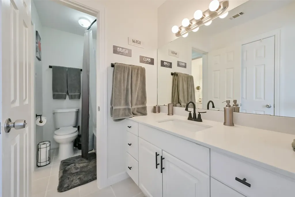 2735 Water Oak Drive Grand Prairie TX 75052