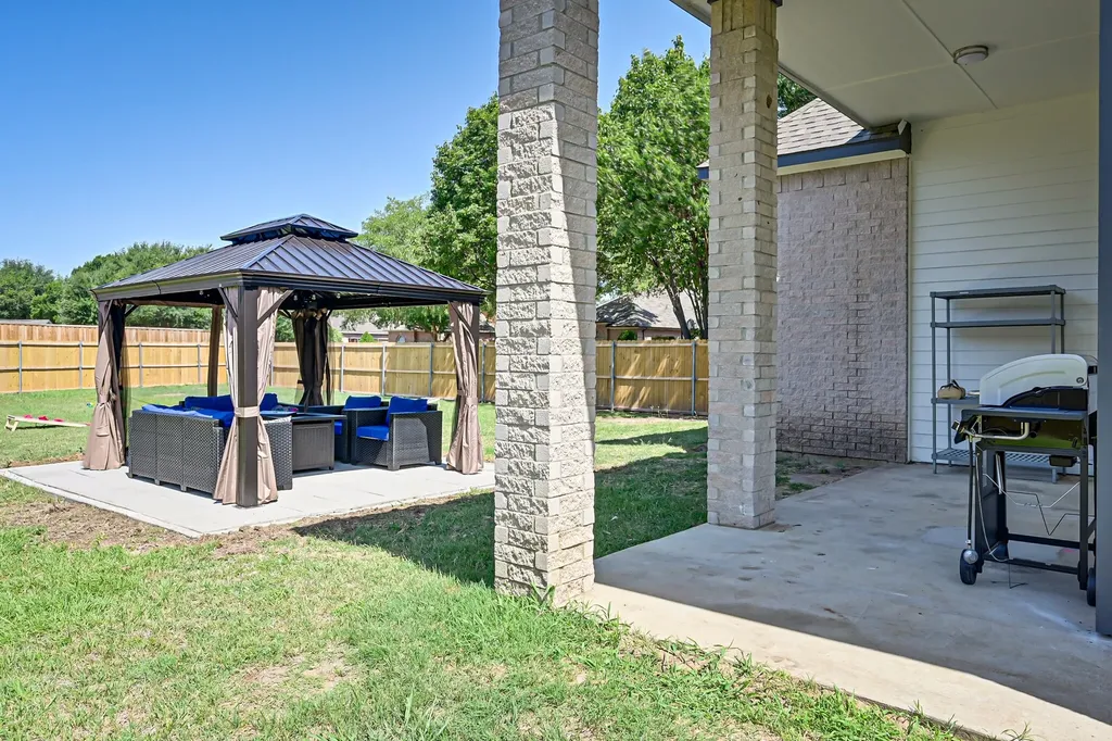 2735 Water Oak Drive Grand Prairie TX 75052