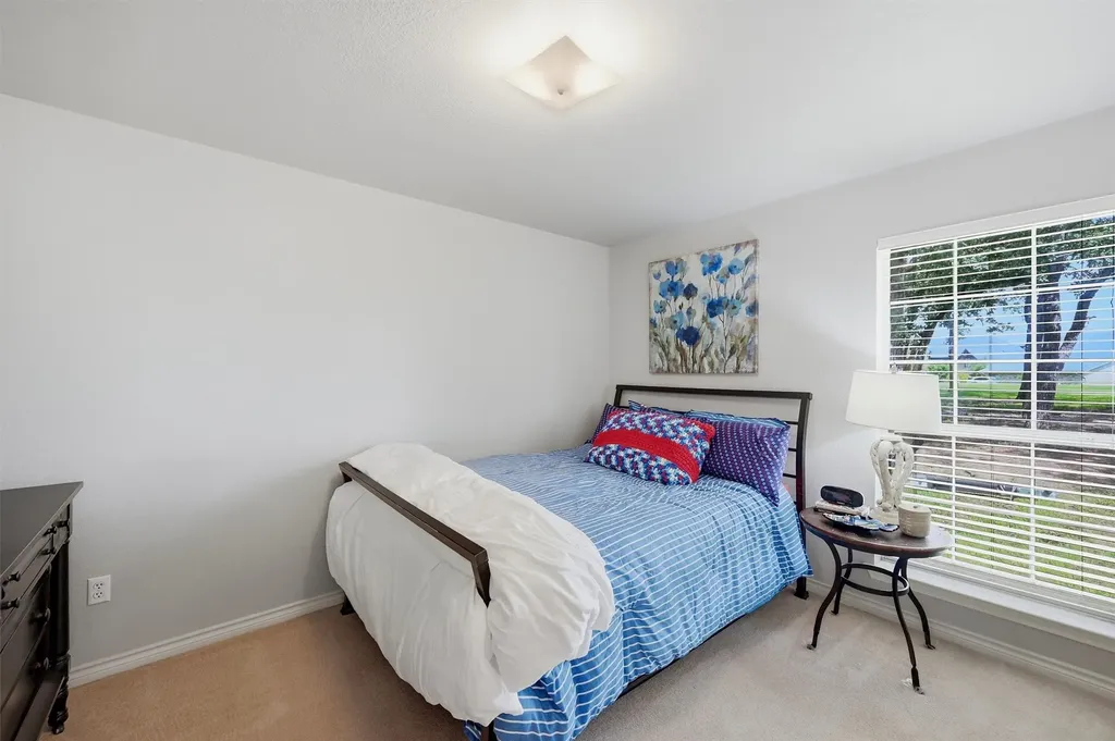 102 Mohawk Cove Lake Kiowa TX 76240