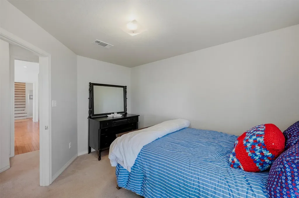 102 Mohawk Cove Lake Kiowa TX 76240