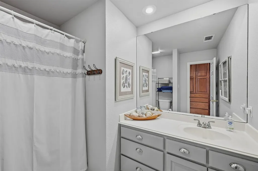 102 Mohawk Cove Lake Kiowa TX 76240