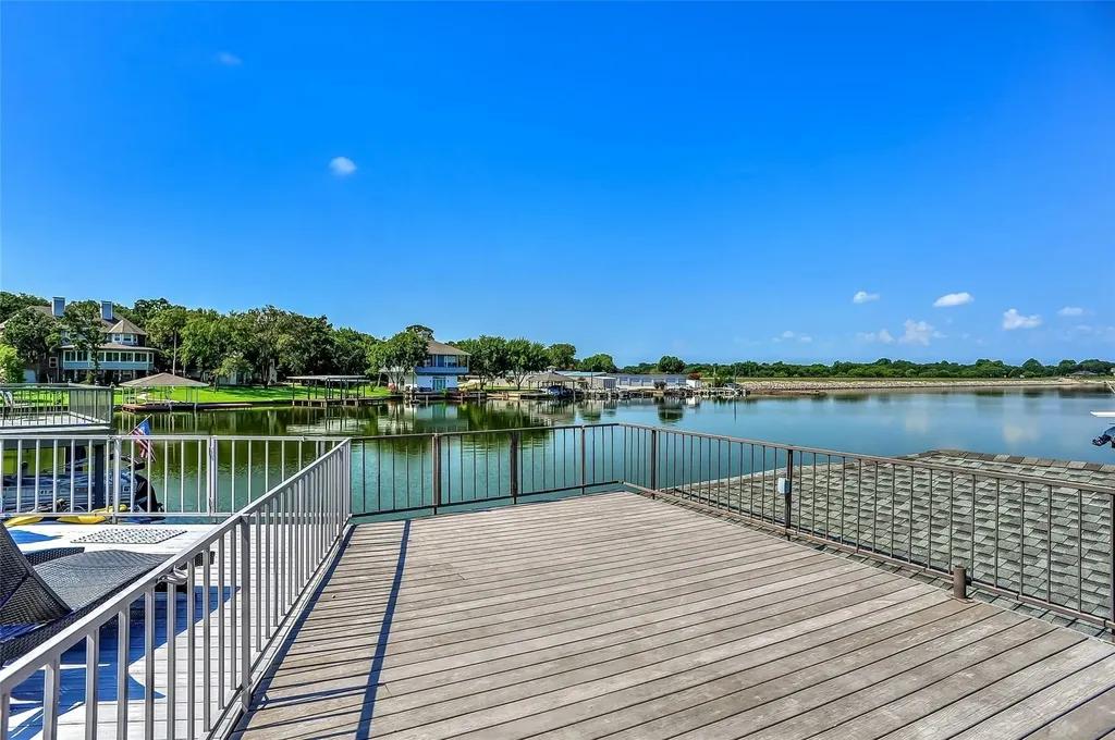 102 Mohawk Cove Lake Kiowa TX 76240