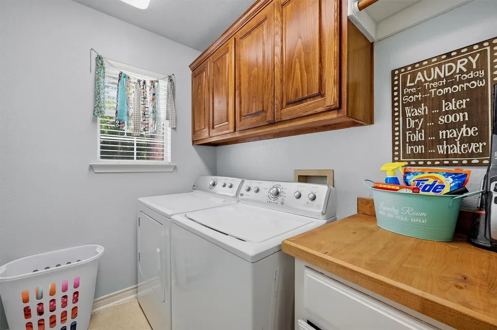 102 Mohawk Cove Lake Kiowa TX 76240