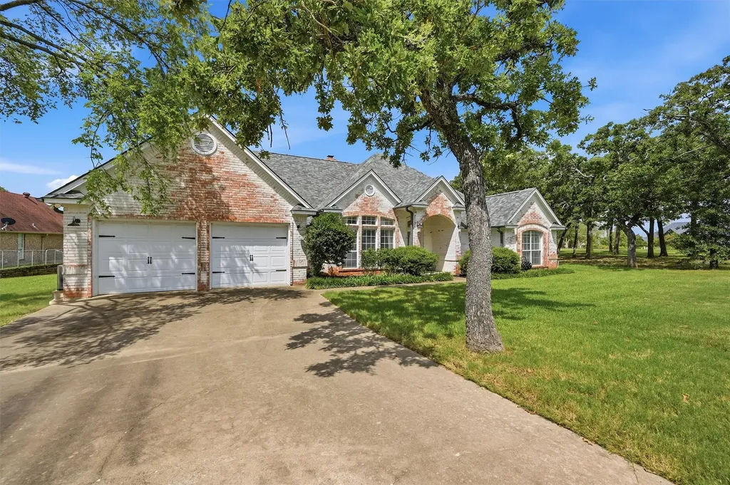 102 Mohawk Cove Lake Kiowa TX 76240