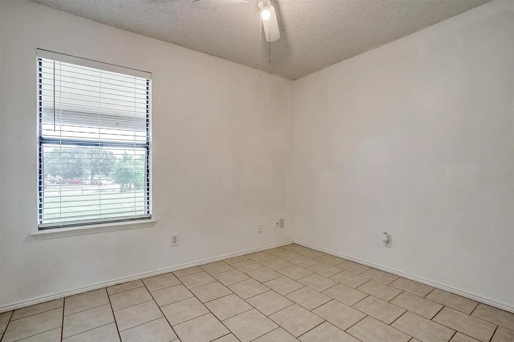 1009 W 4th Street Keene TX 76059