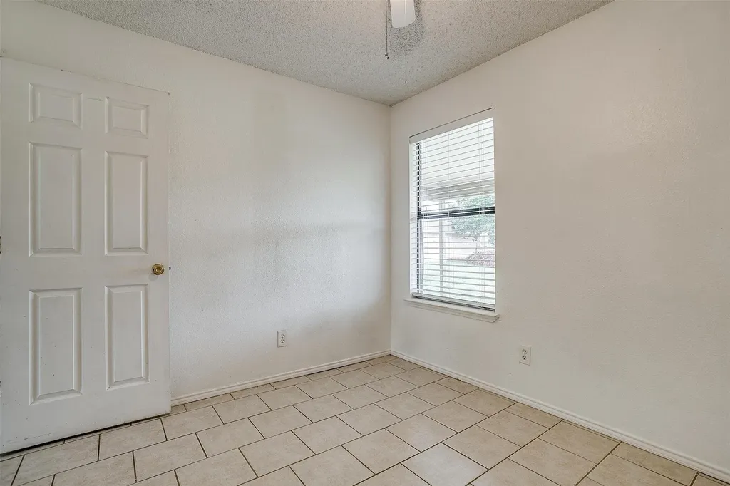 1009 W 4th Street Keene TX 76059