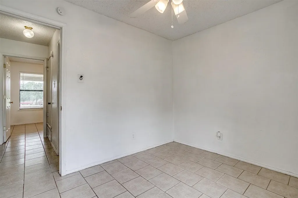 1009 W 4th Street Keene TX 76059