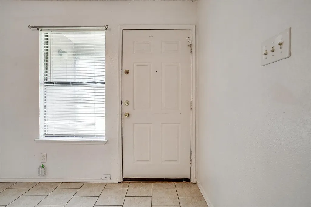 1009 W 4th Street Keene TX 76059