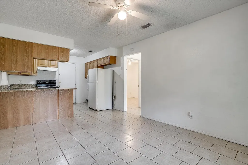 1009 W 4th Street Keene TX 76059