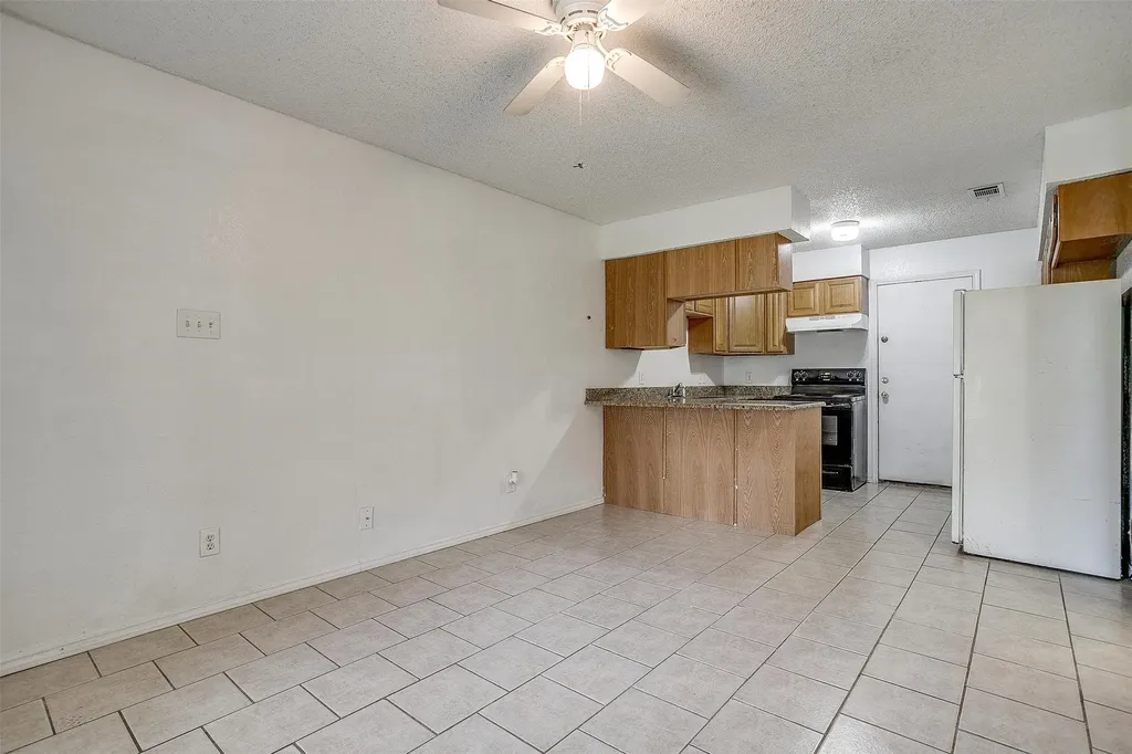 1009 W 4th Street Keene TX 76059