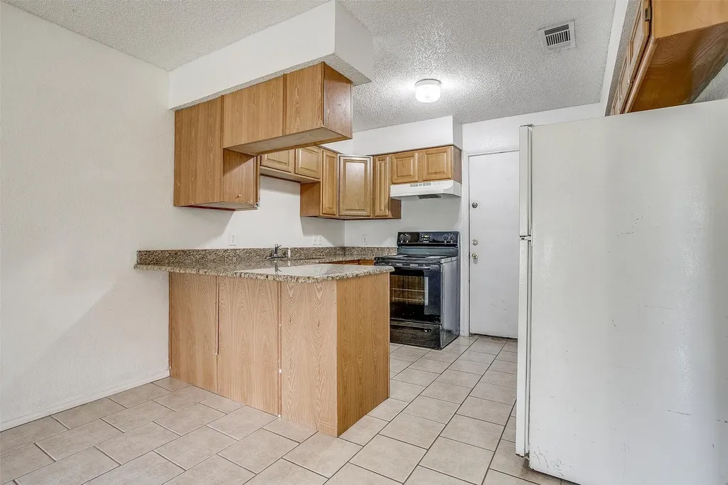 1009 W 4th Street Keene TX 76059