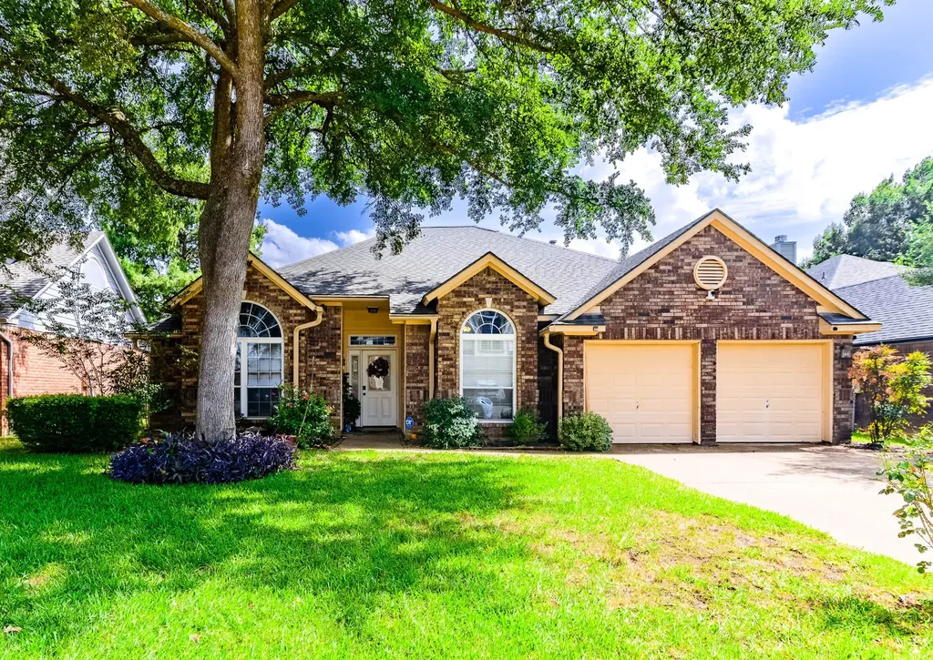 2206 S Branch Drive Arlington TX 76001