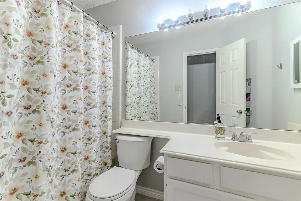 2206 S Branch Drive Arlington TX 76001