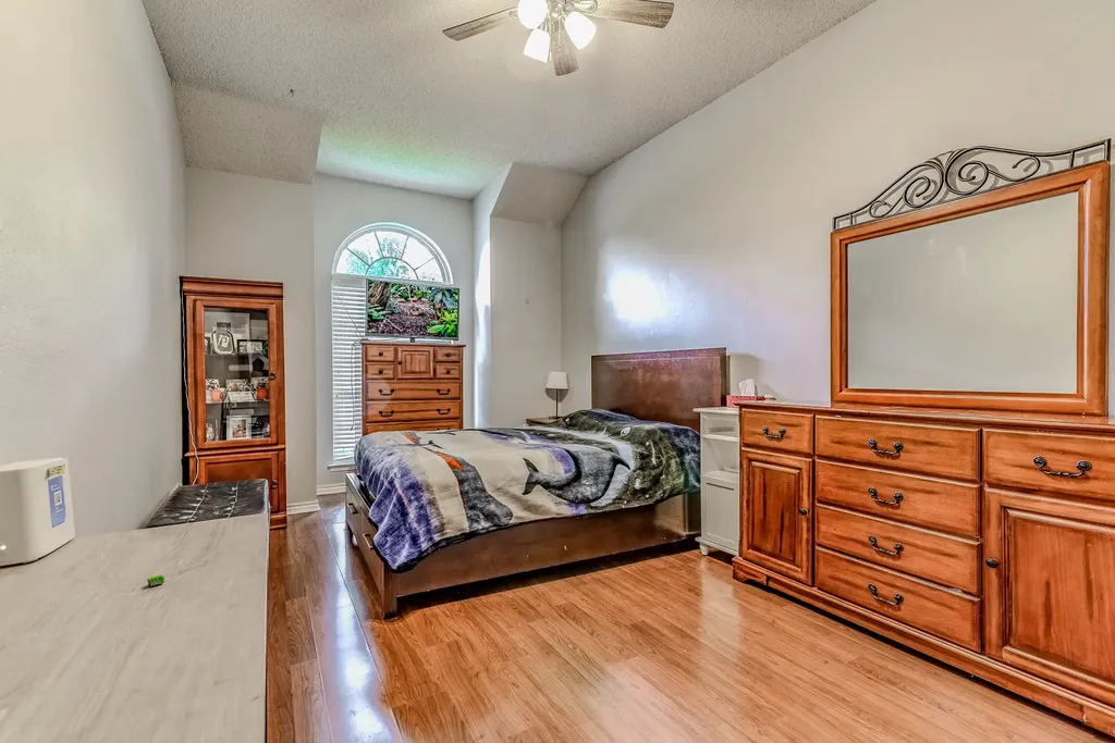 2206 S Branch Drive Arlington TX 76001
