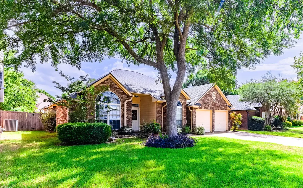 2206 S Branch Drive Arlington TX 76001