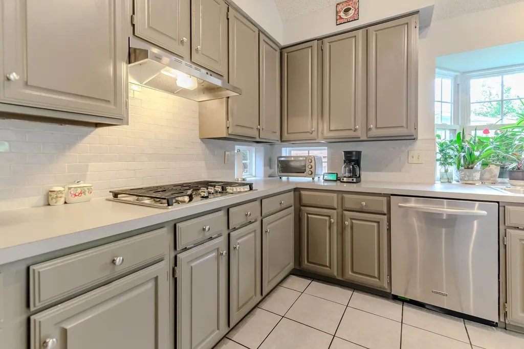 2206 S Branch Drive Arlington TX 76001