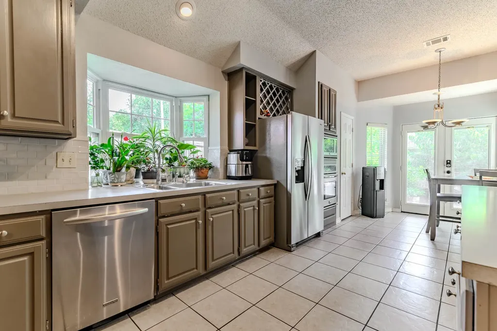 2206 S Branch Drive Arlington TX 76001