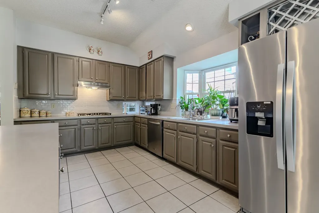 2206 S Branch Drive Arlington TX 76001