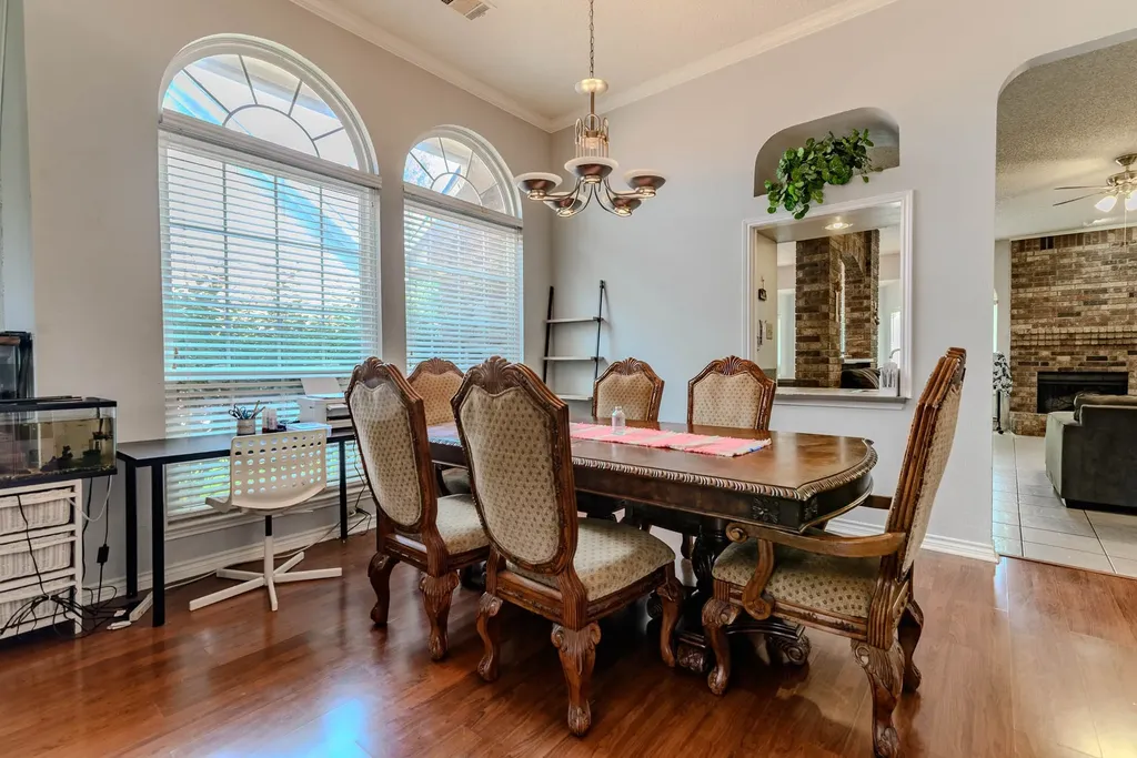 2206 S Branch Drive Arlington TX 76001