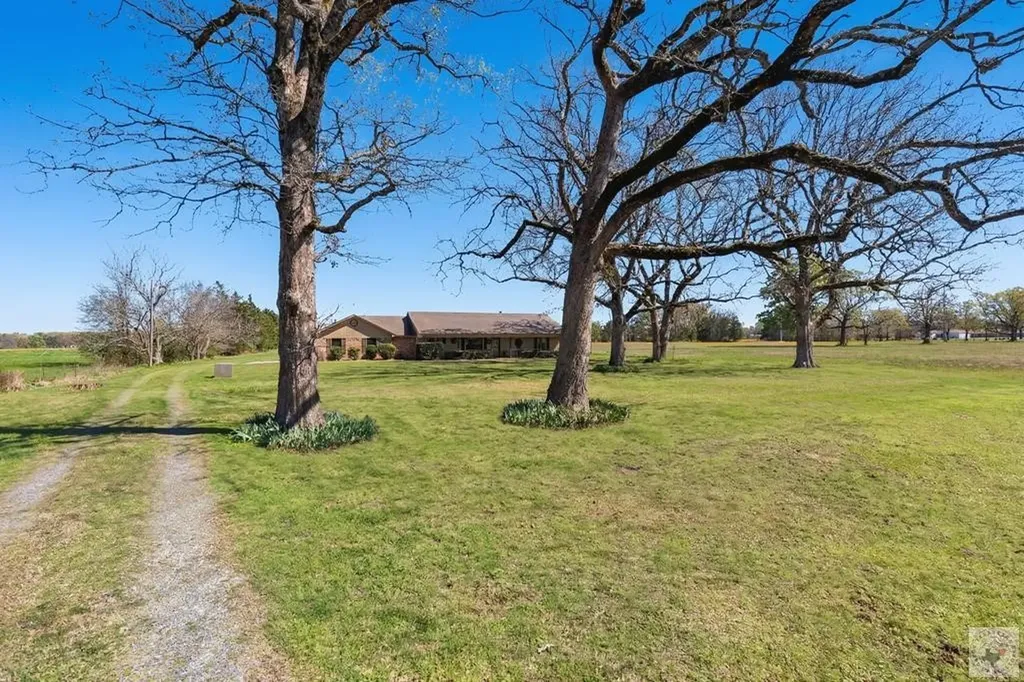 324 Fm 2789 De Kalb TX 75559