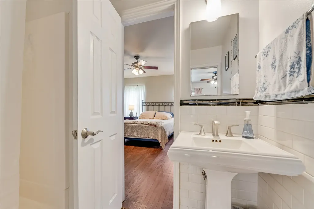 2630 Langdon Avenue Dallas TX 75235
