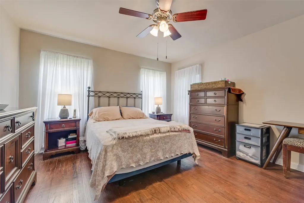 2630 Langdon Avenue Dallas TX 75235
