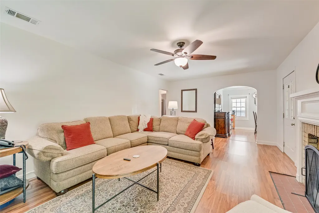 2630 Langdon Avenue Dallas TX 75235