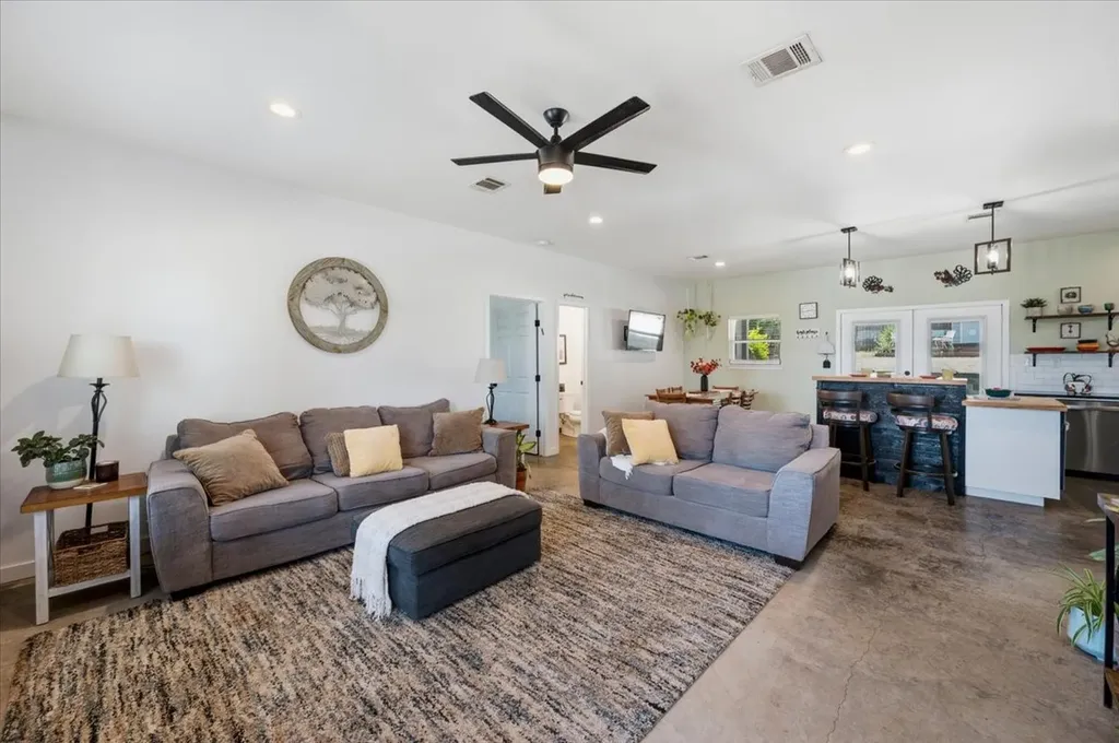 428 Gail Drive Kennedale TX 76060