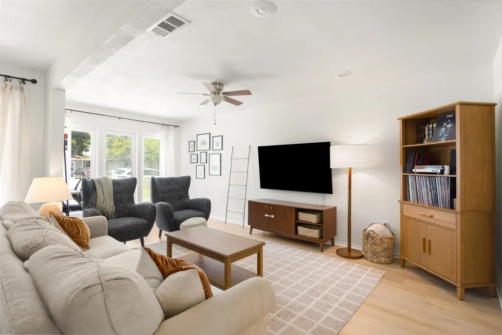 11367 Lippitt Avenue Dallas TX 75218