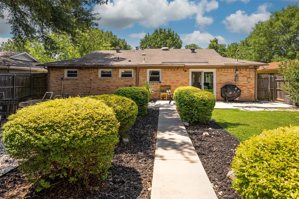11367 Lippitt Avenue Dallas TX 75218