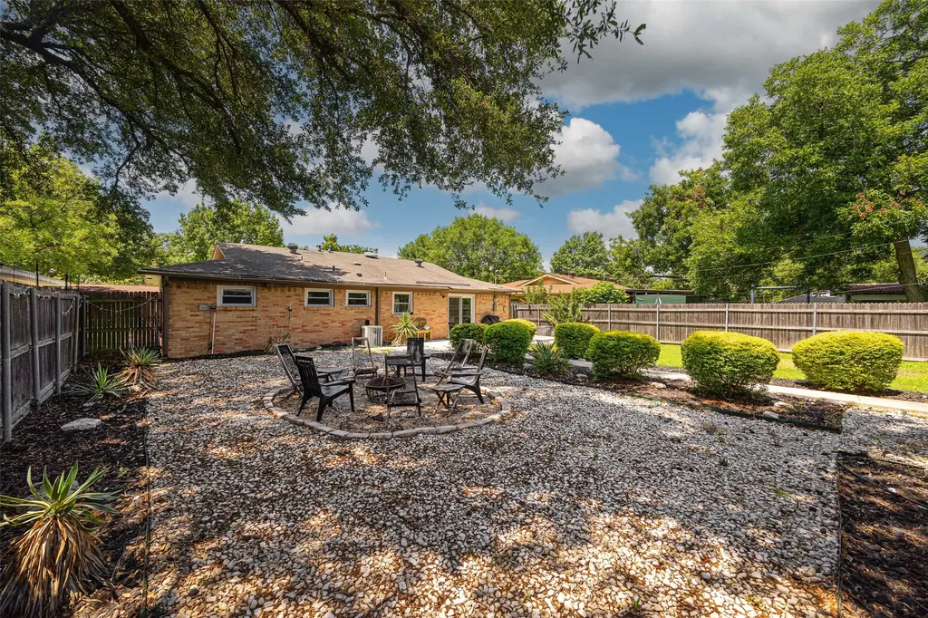 11367 Lippitt Avenue Dallas TX 75218