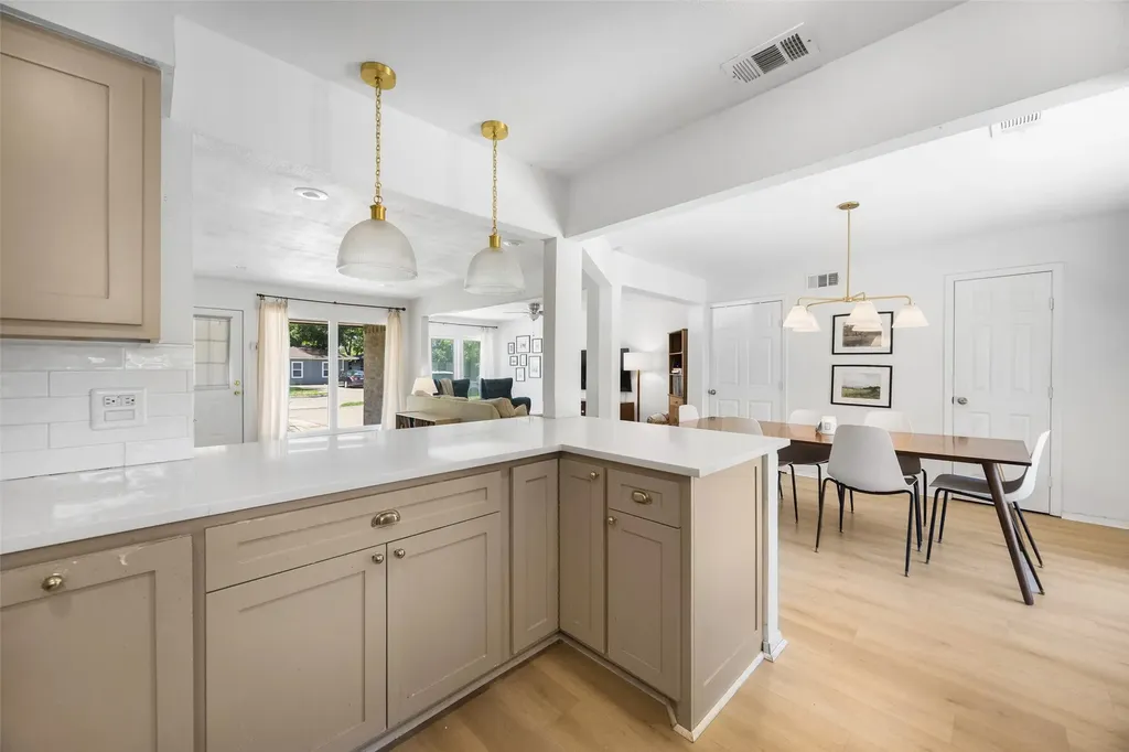 11367 Lippitt Avenue Dallas TX 75218