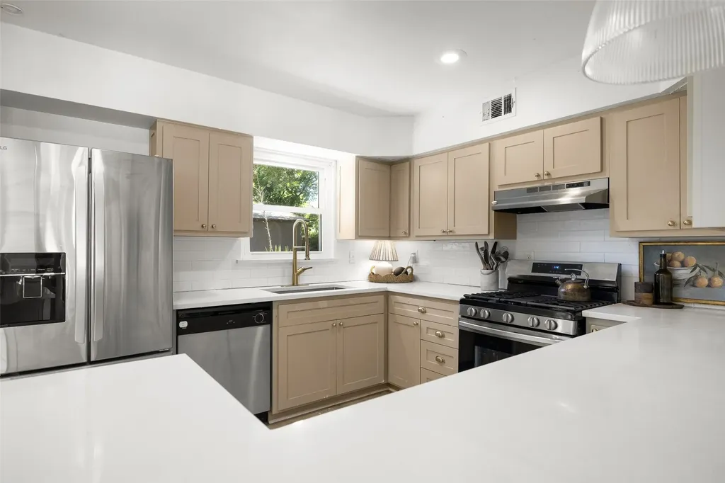 11367 Lippitt Avenue Dallas TX 75218